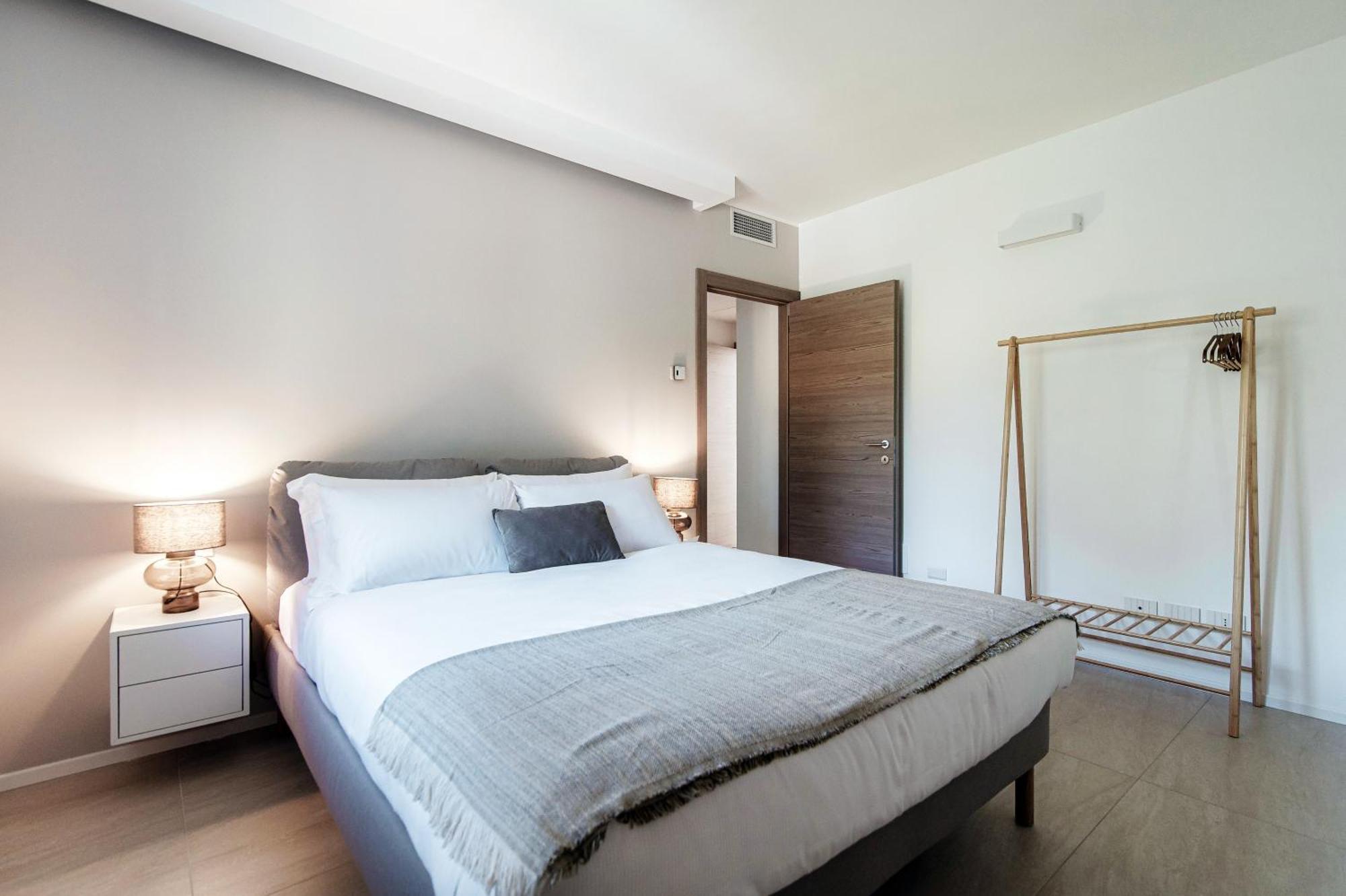 Lario Suite Apartments By Quokka 360 - With Parking Next To Como City المظهر الخارجي الصورة